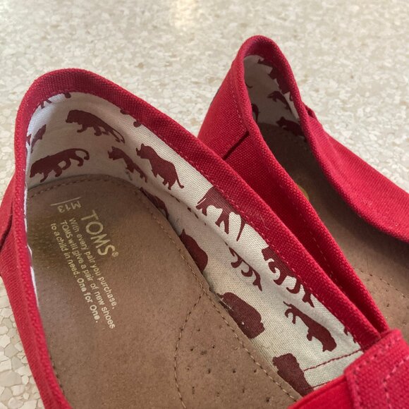 Toms men's red canvas slip-ons size 13 - Picture 3 of 5